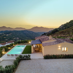 Luxury Esmeralda Real Estate srl