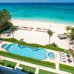 Club Se7en at Beachcomber