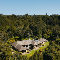 Treetops Lodge And Estate