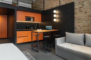 11 Mirrors Design Hotel