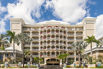 Club Se7en at Beachcomber