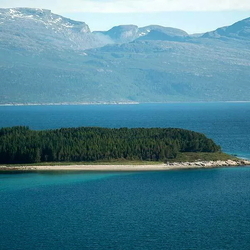 The Allure of Private Islands: Solitude and Seclusion Amidst Vast Oceans
