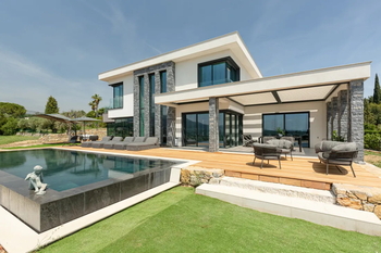 BRIGGS ESTATES: Redefining Luxury Real Estate in Grasse, France