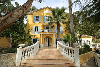 Property ServiceAzur: Your Premier Real Estate Agency on the Côte d'Azur