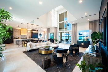 Club Se7en at Beachcomber