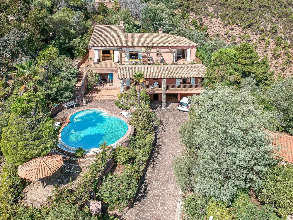 Property ServiceAzur: Your Premier Real Estate Agency on the Côte d'Azur
