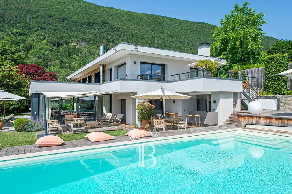 Experience the Serenity of Lakeside Living with Barnes Mont-Blanc